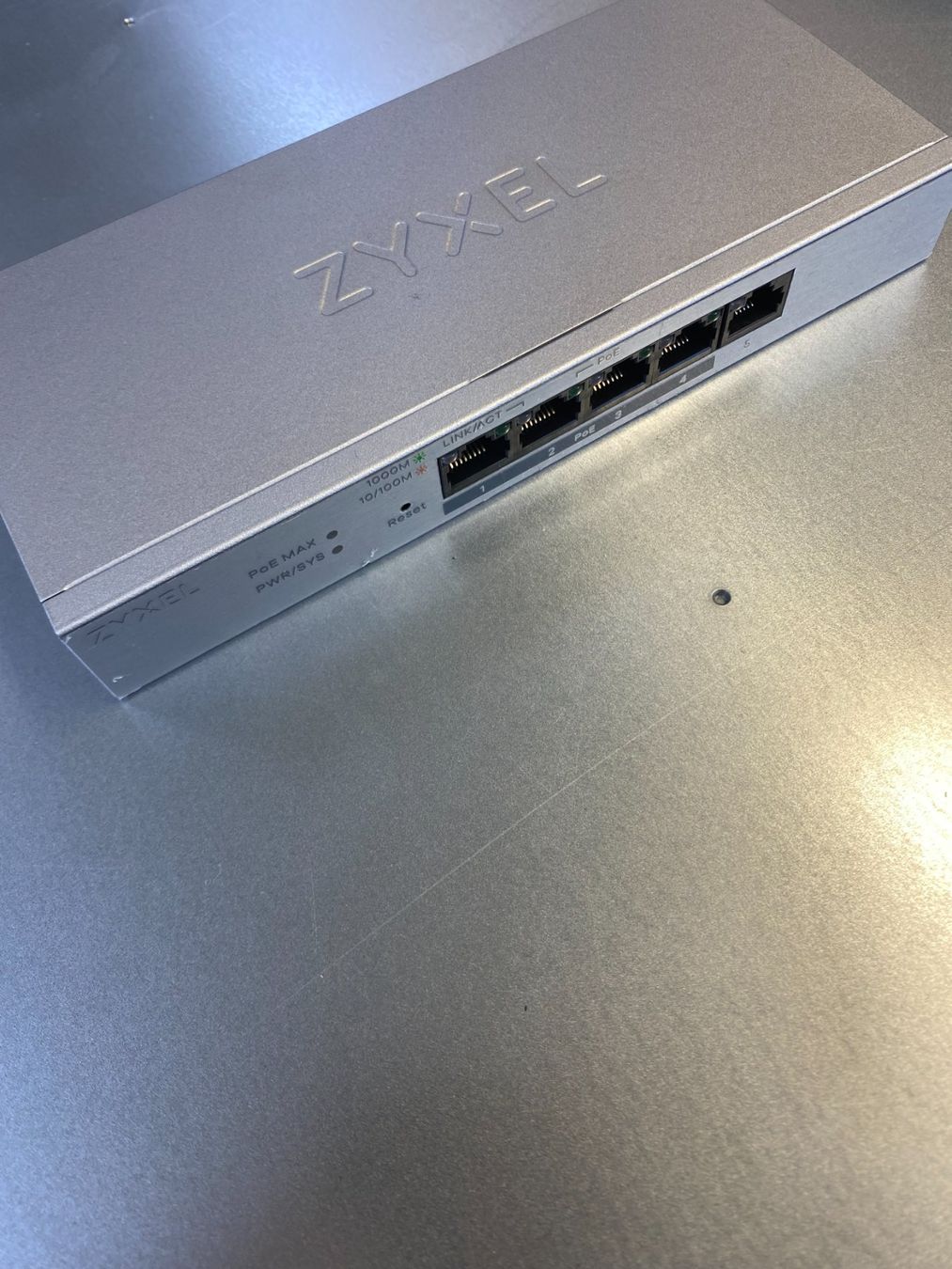 Zyxel Hub & Switch: ZyXEL GS1200-5HP v2 – Usato da Zizers venduto da Digitag0 1