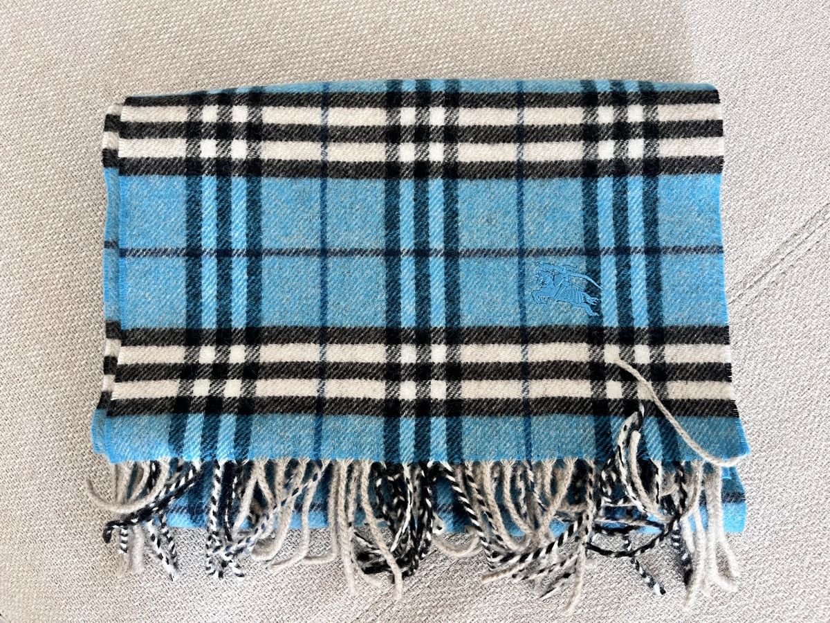 Burberry Foulard & Sciarpe: Burberry Wool Blue Scarf Original – Usato da Lausanne venduto da Danash