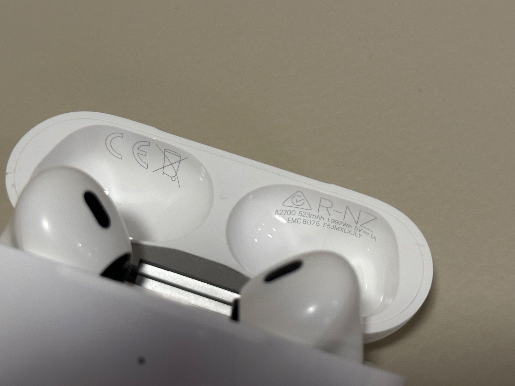 Apple Cuffie: Kopfhörer AirPods Pro 2nd Generation mit MagSafe Ladecase – Usato da Zürich venduto da boma.dr 4