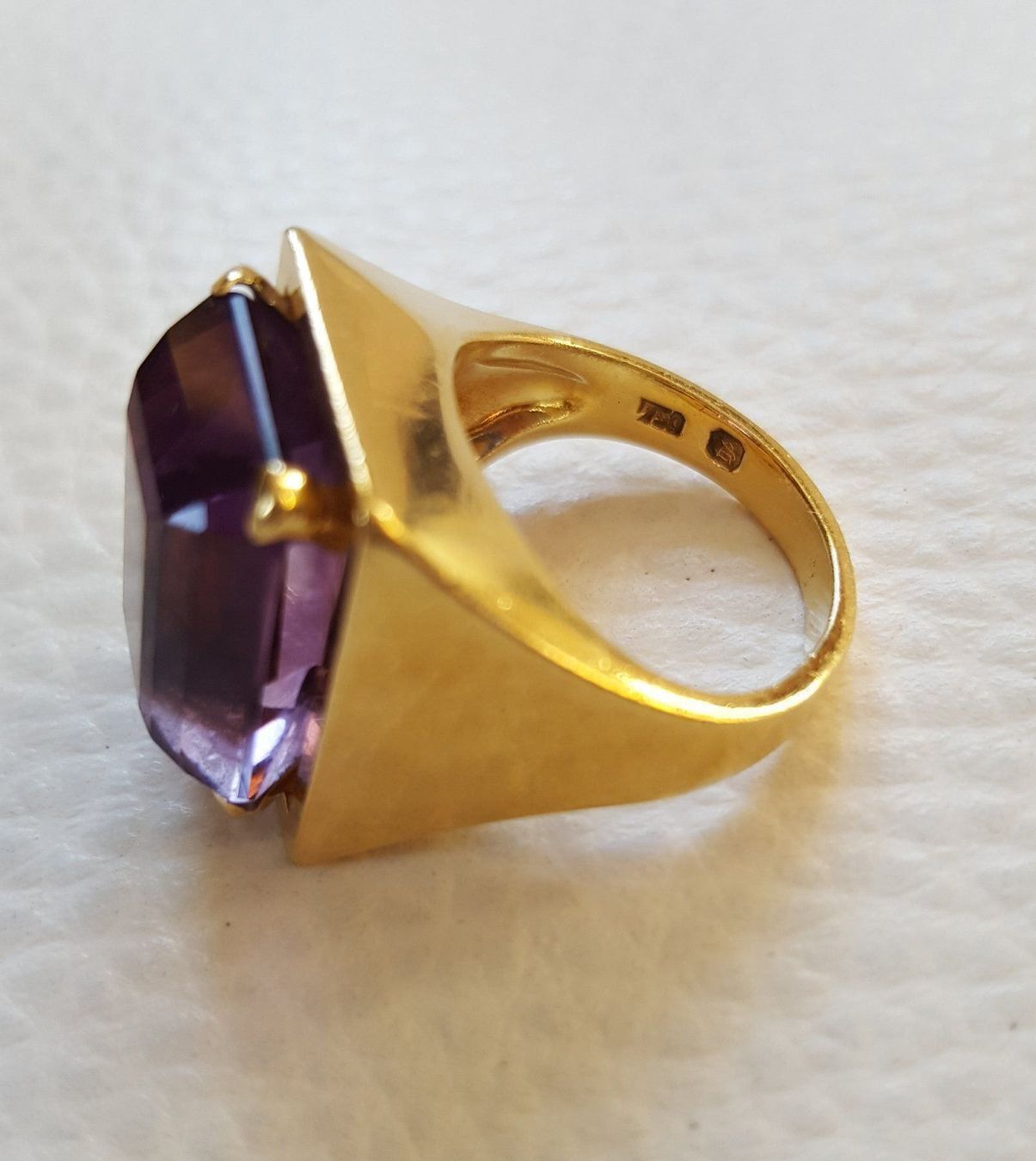 Anelli: Gold 750 Massiv Ring Mit Amethyst – Usato da Wald ZH venduto da Dasilver 1