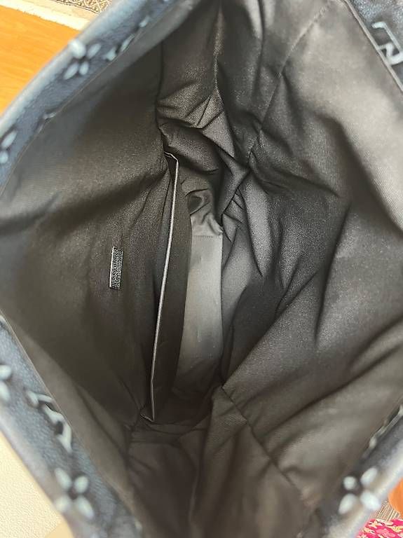 Louis Vuitton Zaini: LOUIS VUITTON  Deboss Roll Top Backpack limitiert TOP – Nuovo (secondo la descrizione) da Ehrendingen venduto da Nr.7 2