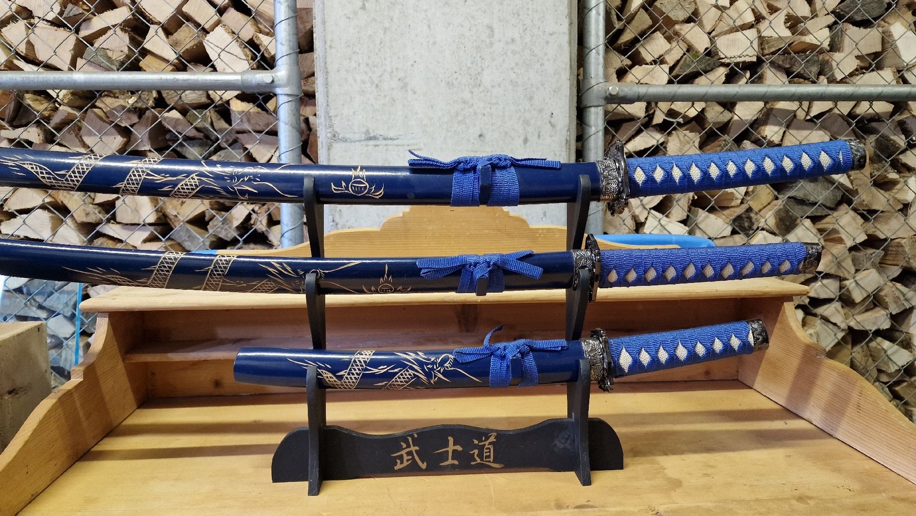 Art international: Dekorative Samurai Schwert Set blau, Dragon Muster – Neuf (Voir description) à Herisau par Antiques.AR