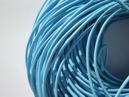 1 Meter Echtlederband, Lederschnur, Lederband, 2mm, hellblau