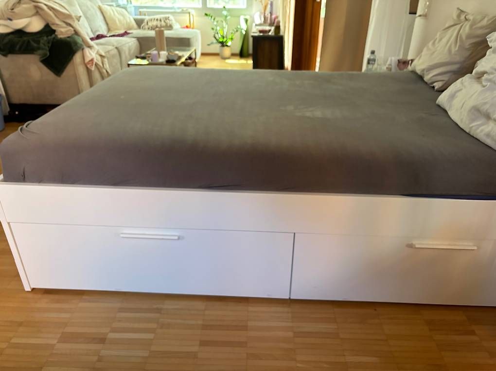 Betten: IKEA Brimnes Bettgestell (140x200) inkl. Lattenrost – Gebraucht aus Zürich von jor_25tx 2