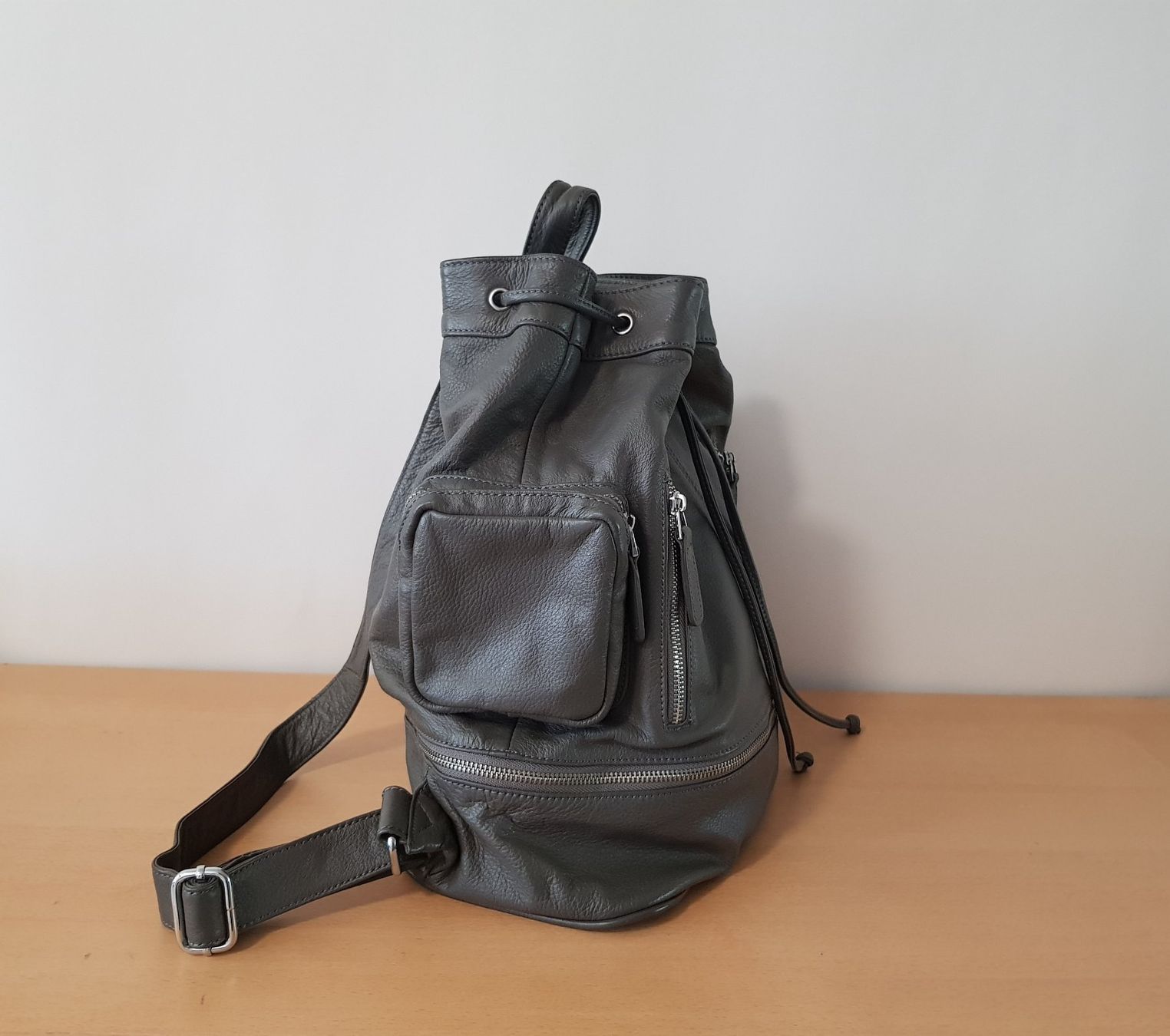 Sacs à dos: Scooter Lederrucksack in Grau – D'occasion à Basel par Birs868 2