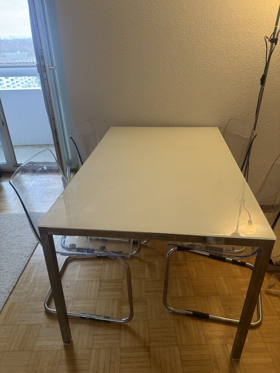 Ikea Tavoli: Tisch + 4 Stühle – Usato da Bern venduto da bal_8k9q