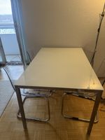 Tisch + 4 Stühle