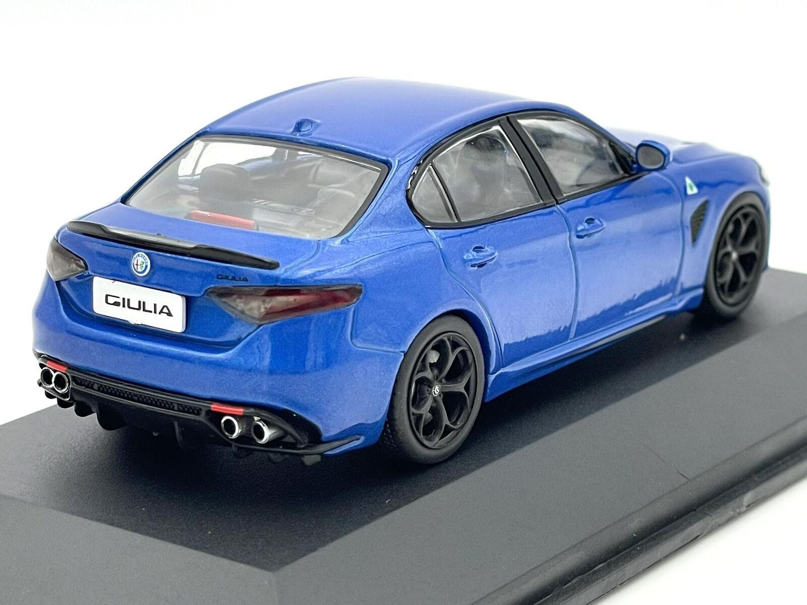 Alfa Romeo Modellautos: Alfa Romeo Giulia Quadrifoglio – Neu und originalverpackt aus Flawil von Imperiosud 6