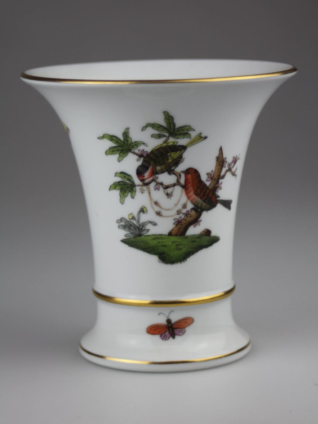 Herend Vasi & Recipienti: Kleiner Herend Vase Rothschild Bird – Usato da Basel venduto da IRMAundFRED