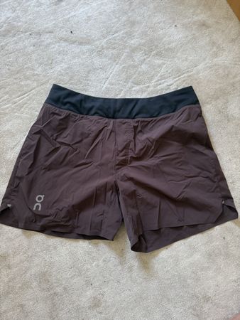 On Lightweight shorts (M)