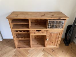 Buffet Holz mit Schüttgläsern und Flaschenablagen