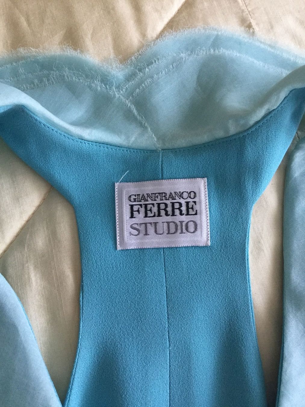 Gianfranco Ferre Vestiti: GIANFRANCO FERRÉ Couture Designer Abendkleid Brautführerin – Nuovo (secondo la descrizione) da Magadino venduto da sylvierosa