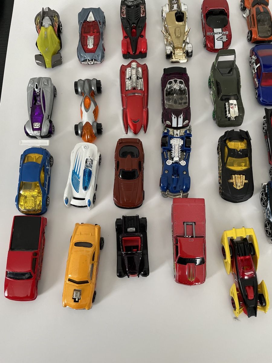 Hot Wheels Giocattoli: Hot Wheel s Auto Konvolut  32 Stk – Usato da Uttwil venduto da Mirabellablau