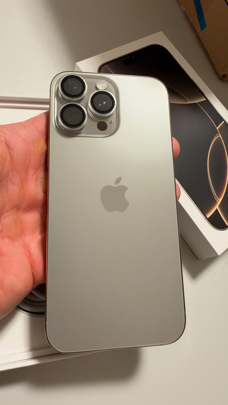 Apple Telefoni cellulari / Smartphones: Apple iPhone 16 Pro Max Natural Titanium 512GB – Usato da Brunnen venduto da Moona22 3