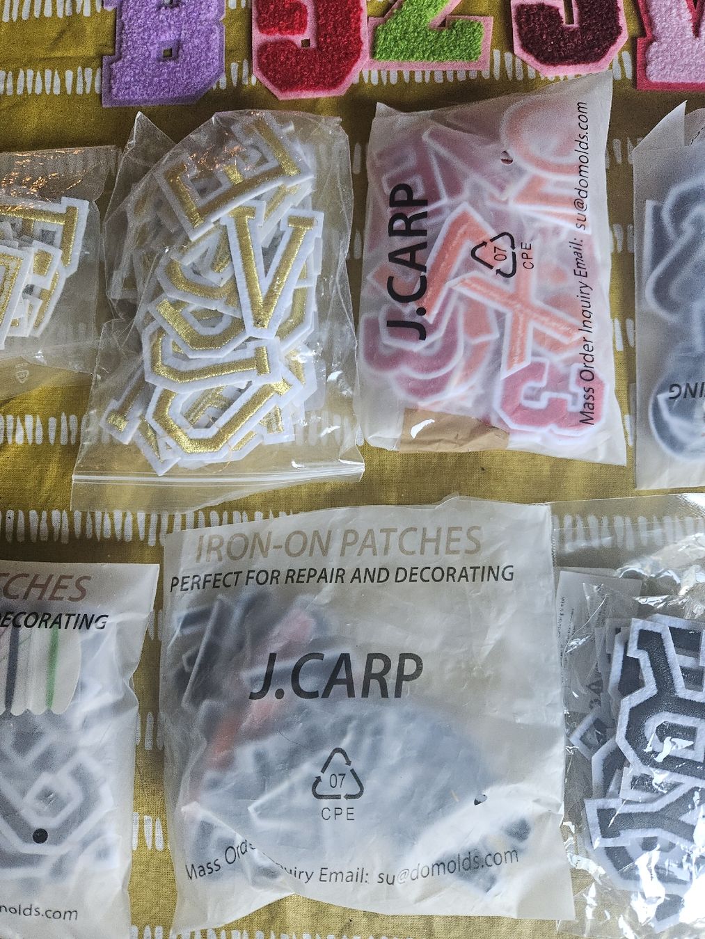 Patches: gros lot de lettres brodées a coller – Neu (gemäss Beschreibung) aus Thônex von lacomtessedesfees 2
