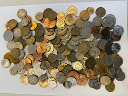 (283) 800 gr. Münzen Spanien und Div. um 150 stck