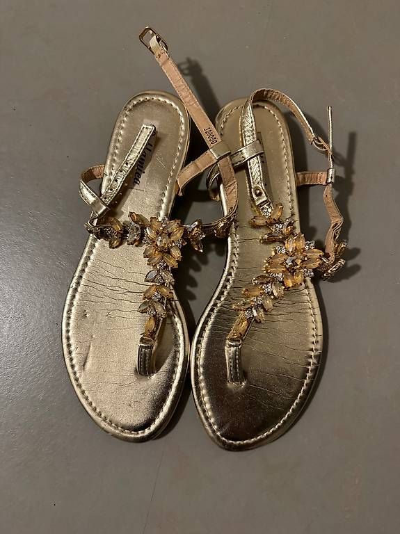 Scarpe da donna: Goldene Flache Sandale  Grösse 39 – Usato da Luzern venduto da fer_68nv 1