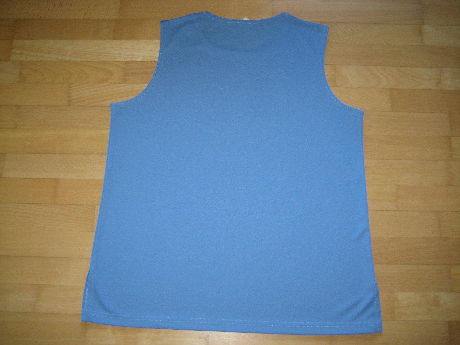 Top: Trägershirt hellblau bedruckt Grösse 48 – Usato da Dietlikon venduto da kue_6cd5 1
