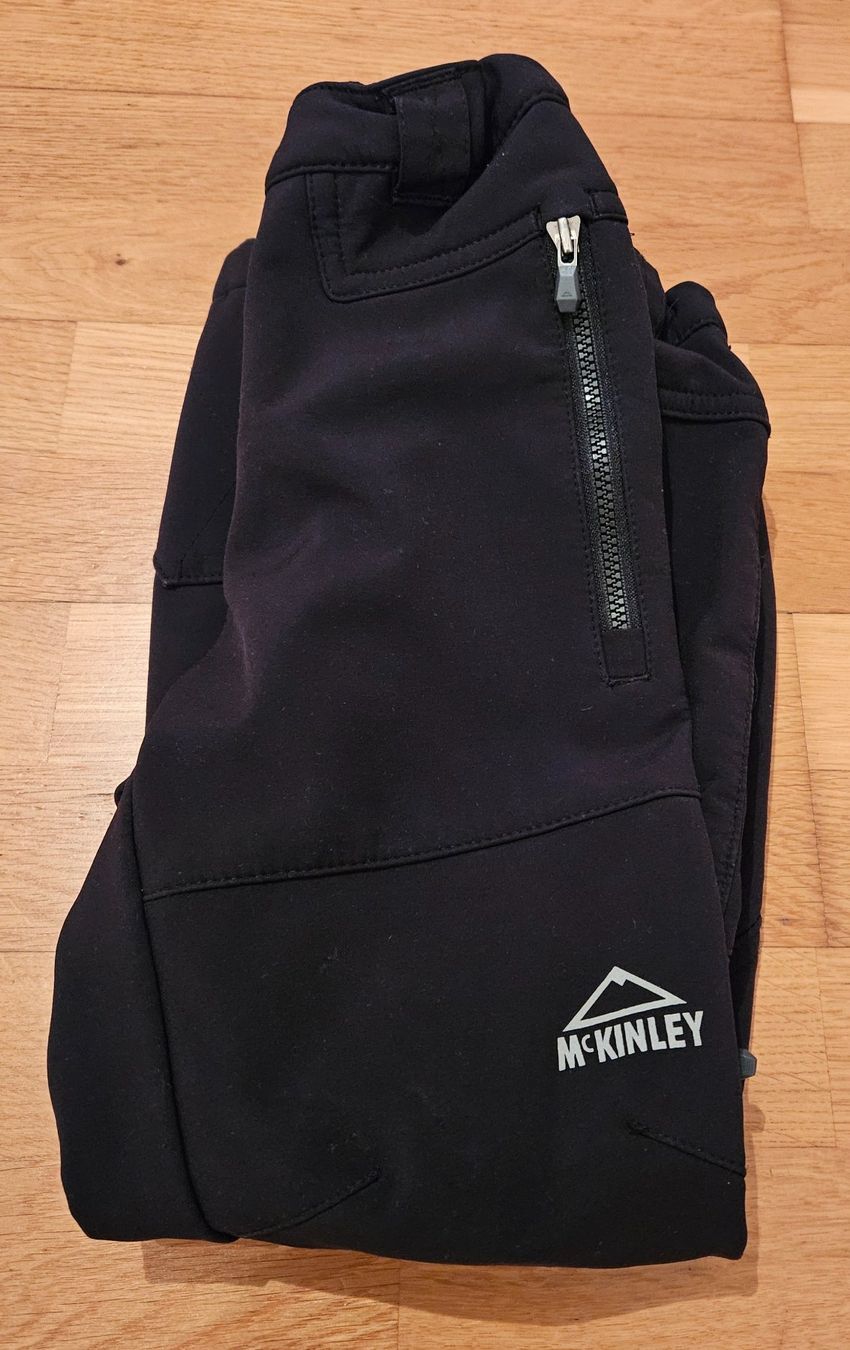 Mckinley Pantaloni: McKinley Softshellhose Kind Grösse 116 – Usato da Utzenstorf venduto da and_c8wy 2