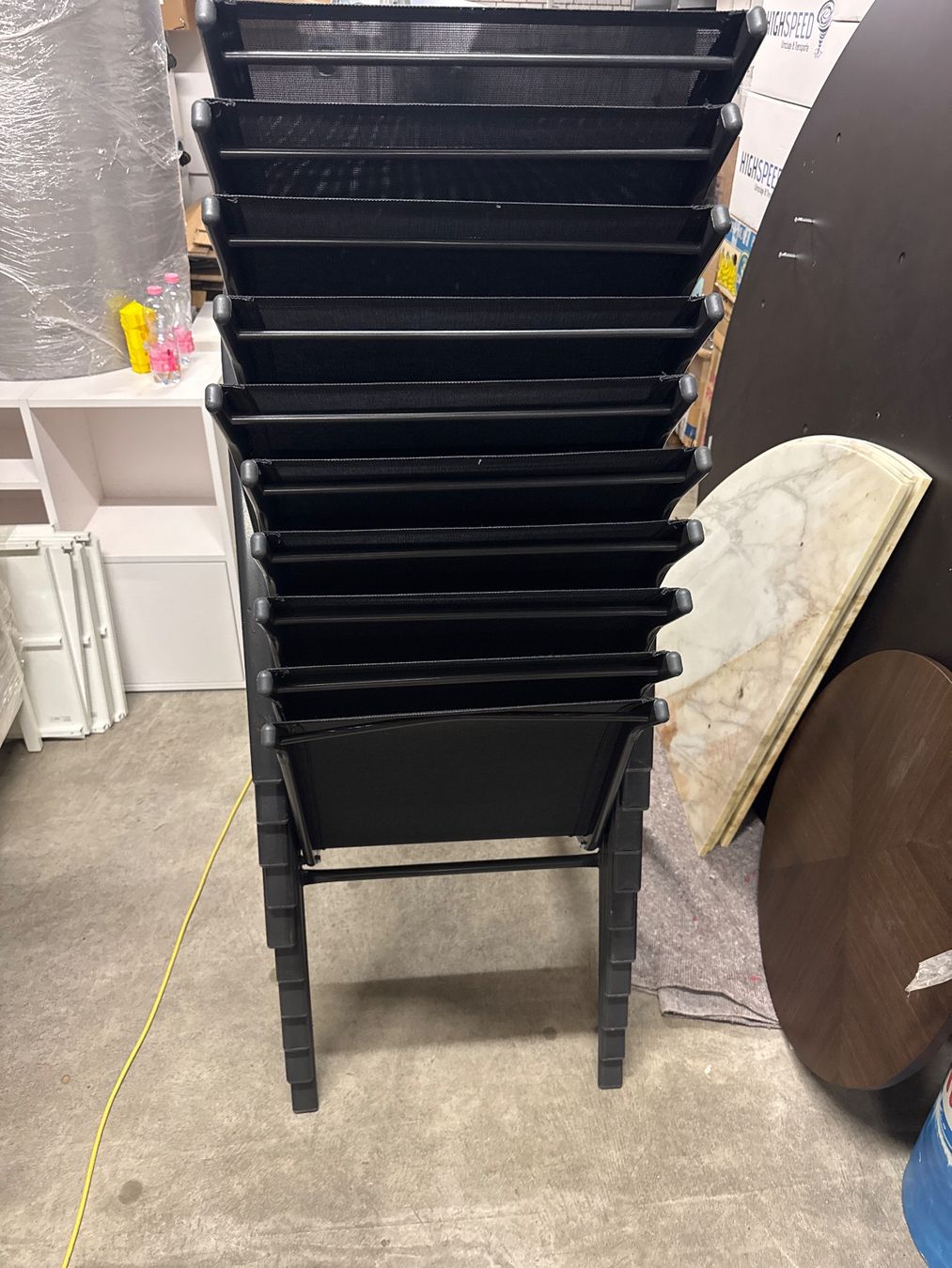 Chaises: Stapelstühle Gartenmöbel 10 Stück – D'occasion à Dietlikon par HighspeedUmzug 4