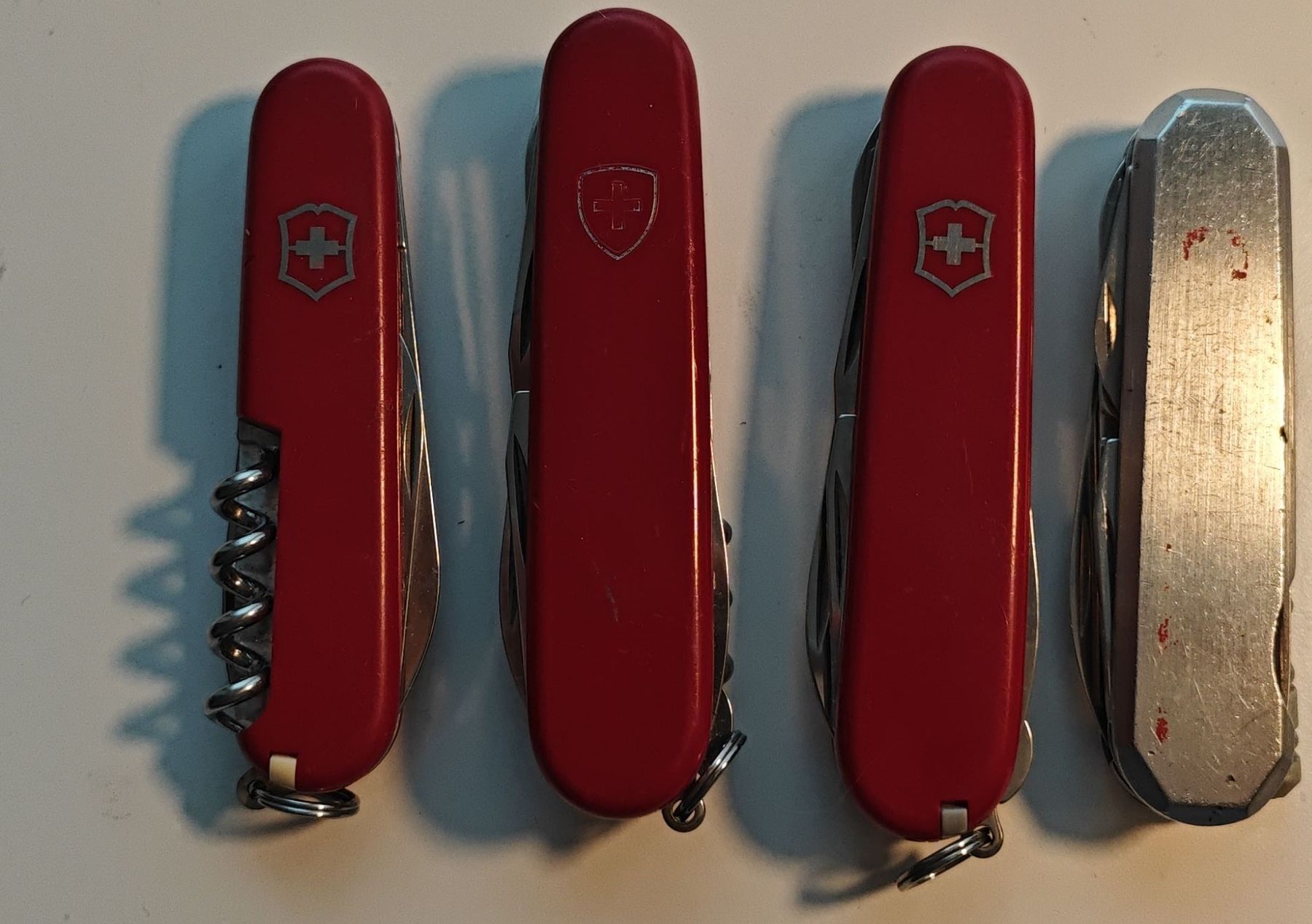 Wenger Coltelli tascabile: 4 Schweizer Taschenmesser Victorinox Wenger – Usato da Zürich venduto da Nikul
