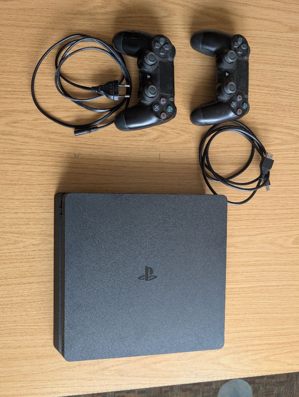 Sony Konsolen: Playstation 4 – Gebraucht aus Büsserach von Saner_Holzbau