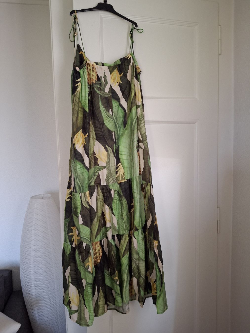 H&M Kleider: Robe tropicale S H&M en viscose  – Gebraucht aus Lausanne von Cognitia 1