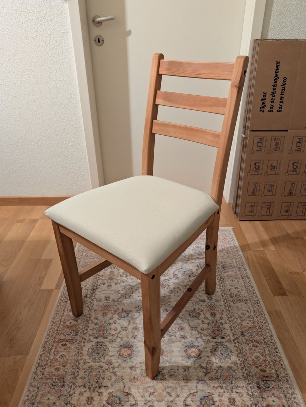 Set de table et chaises: Esstisch mit sechs Stühlen Holz hell – D'occasion à Dällikon par peacemaker1984 2
