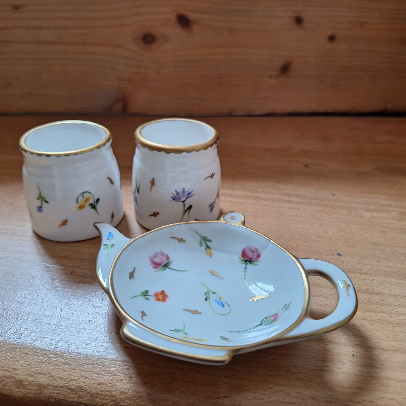 Set di piatti: Herziges Geschirr, Shabby Chic – Usato da Winterthur venduto da Goldpipau