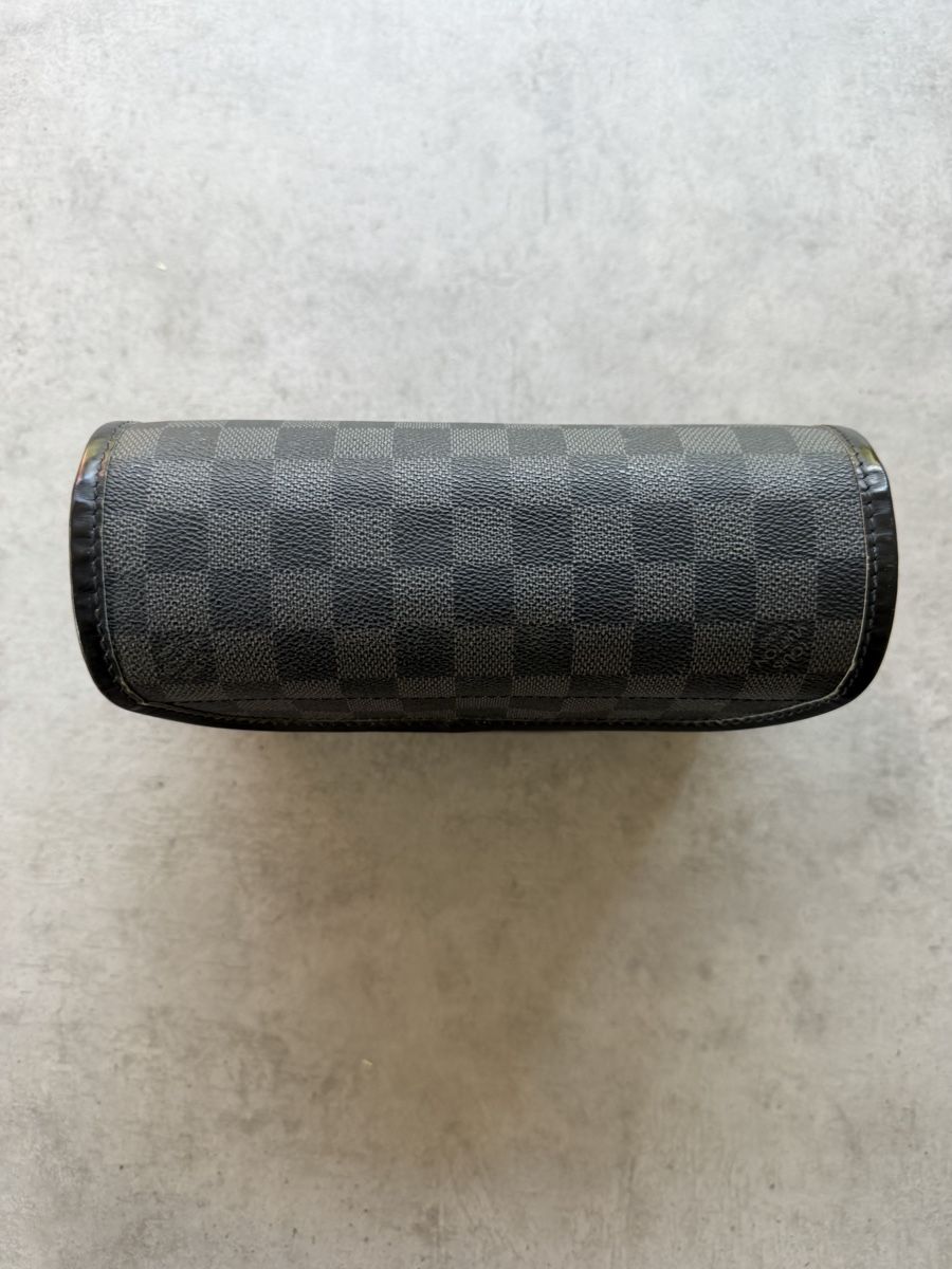 Louis Vuitton Taschen: Louis Vuitton Kulturtasche Leder 22cm – Gebraucht aus Bubikon von Mtr1608 6