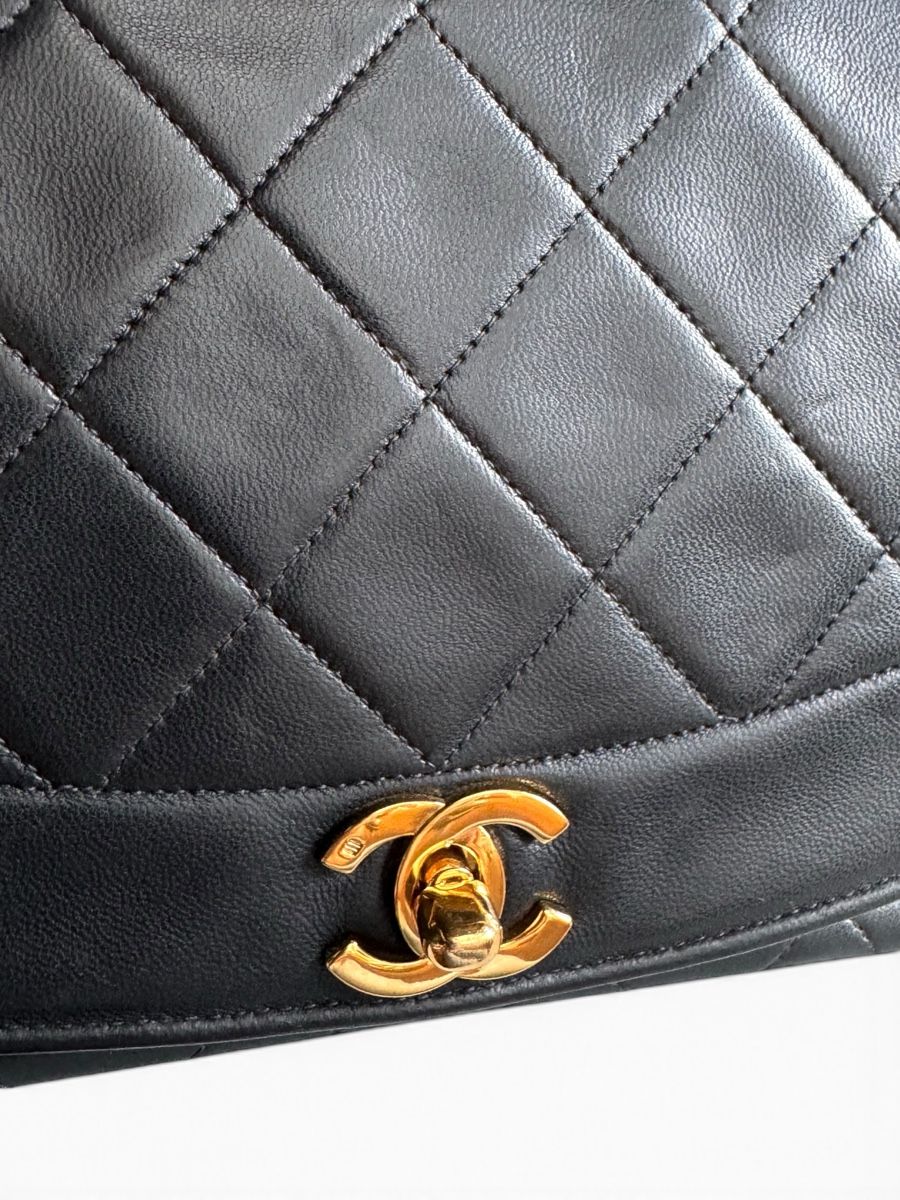 Chanel Borse da donna: CHANEL Diana Lambskin Quilted Medium Single Flap Tasche – Usato da Kriens venduto da hannaandkiko 6