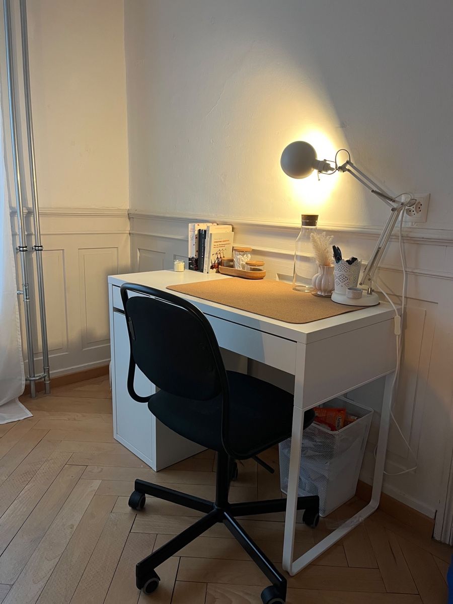 Ikea Set de table et chaises: Schreibtisch + Stuhl + Lampe – D'occasion à Zürich par Aaronf.123