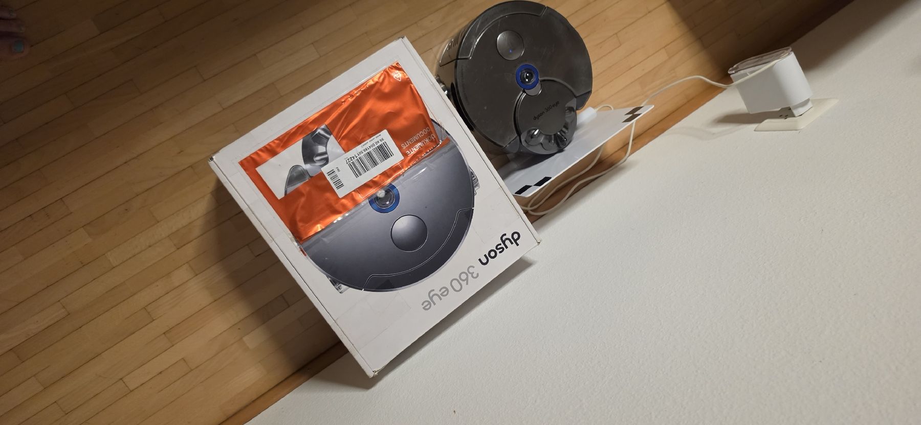 Dyson Aspirapolveri & Accessori: Saugroboter Dyson 360 eye mit Ladestation und Karton – Usato da Buchs AG venduto da Manu827 3
