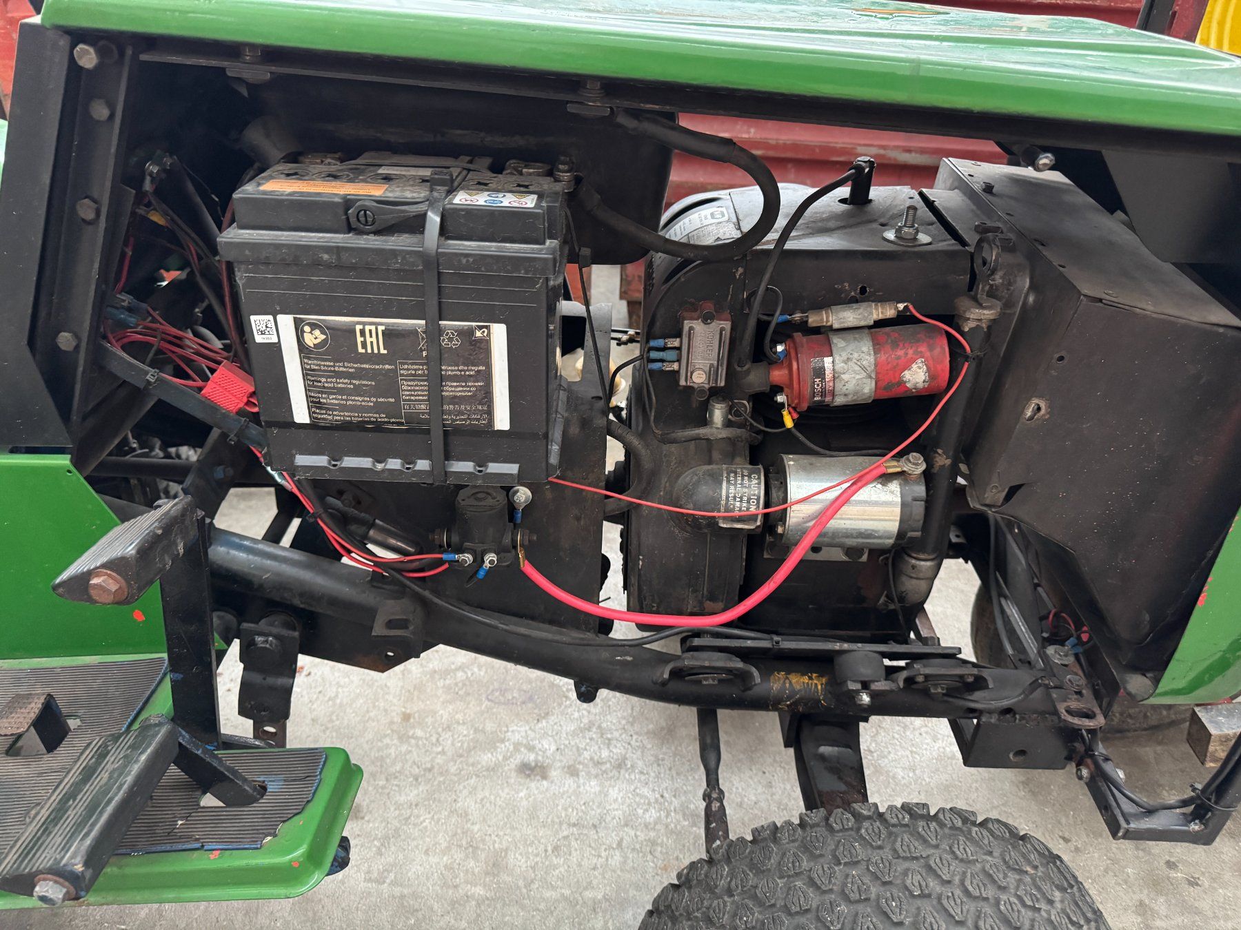 Tutte le macchine: Rasentraktor John Deere mit Hydraulischem Schneepflug – Difettoso da Gunzgen venduto da AmGuTe 4