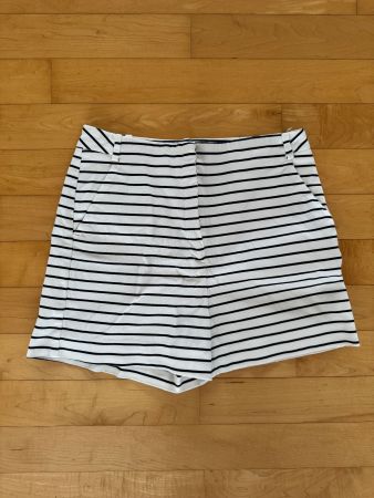 Sommerliche, gestreifte Shorts, Zara