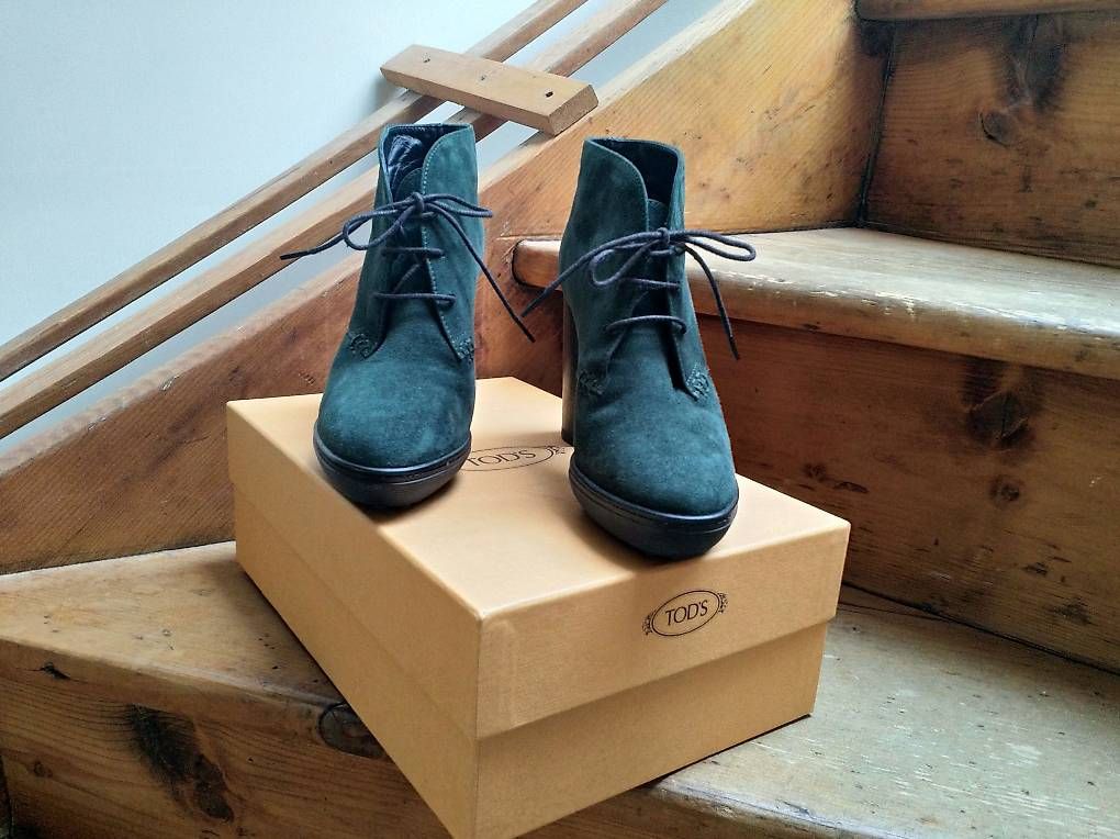 Tod'S Scarpe da donna: Dunkelgrüne Wildleder-Boots Tod'ss – Usato da Zürich venduto da ninni_me