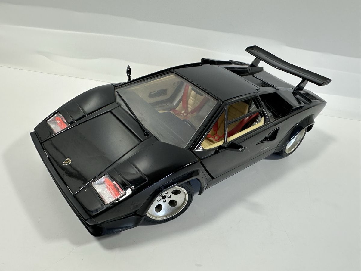 Bburago Modellautos: Lamborghini Countach 1:18, schwarz, BBURAGO  – Gebraucht aus Zofingen von rf9_x2xt 1
