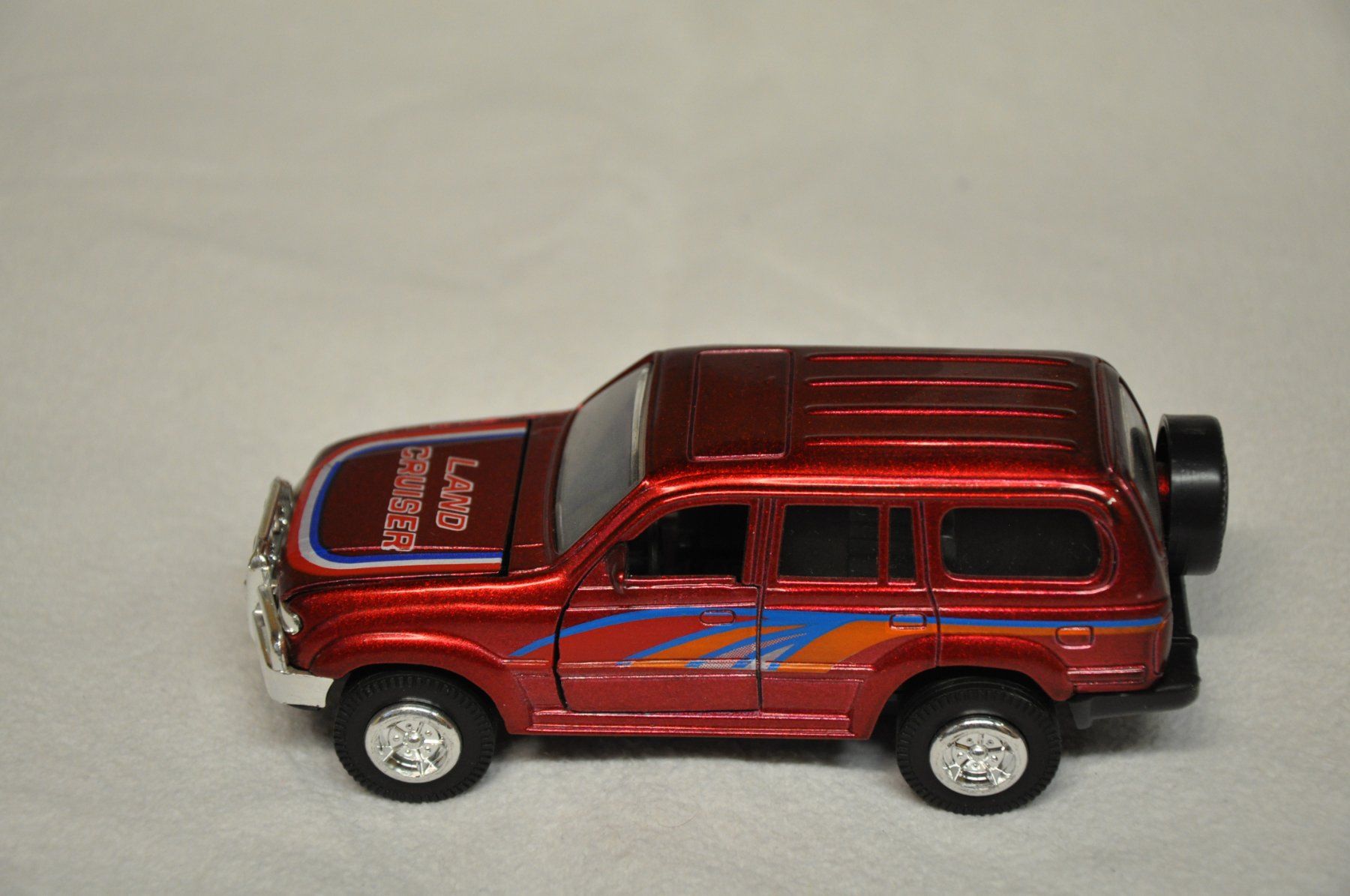 Toyota Modellini d'auto: Toyota Land Cruiser – Nuovo e nell'imballaggio originale da Ebnat-Kappel venduto da Aallerlei 1