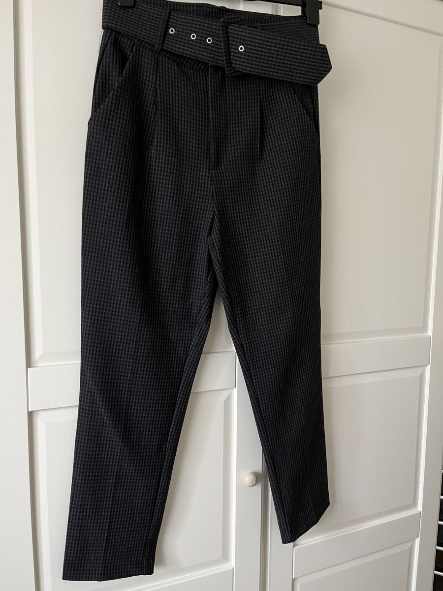 Pantalons: Stoffhose mit Gürtel – Neuf (Voir description) à Allschwil par eyl_bb8q 3