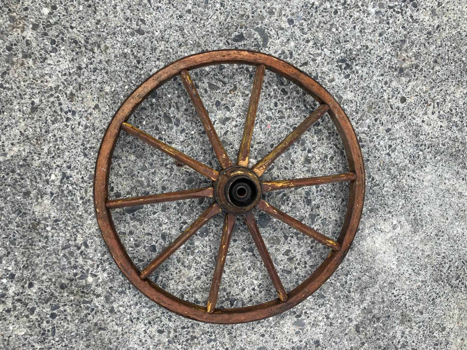 Tutte le decorazioni: Wagenrad von Leiterwagen Antik – Usato da Küssnacht am Rigi venduto da Bux01