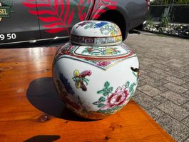 Chinesische Porzellan Vase farbig-blumig
