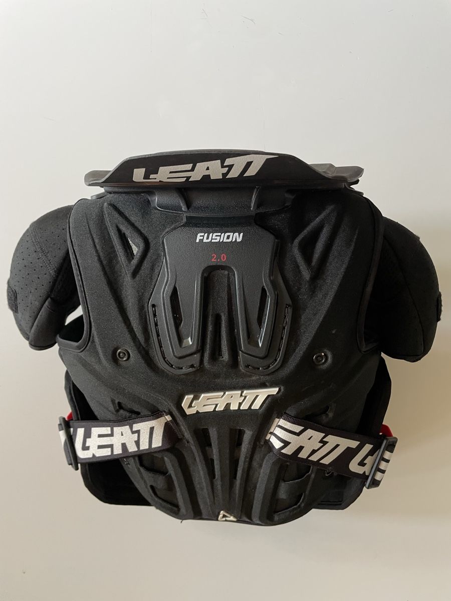 Leatt Protections: Leatt Fusion 2.0 Junior Rückenprotektor – D'occasion à zuerich par Katja808 2