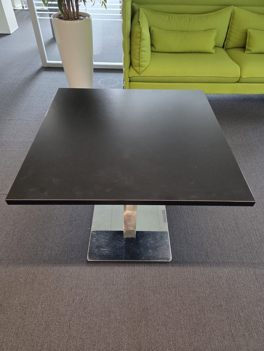Tavoli: Quadratischer, moderner Tisch – Usato da Brugg AG venduto da nl_ 1