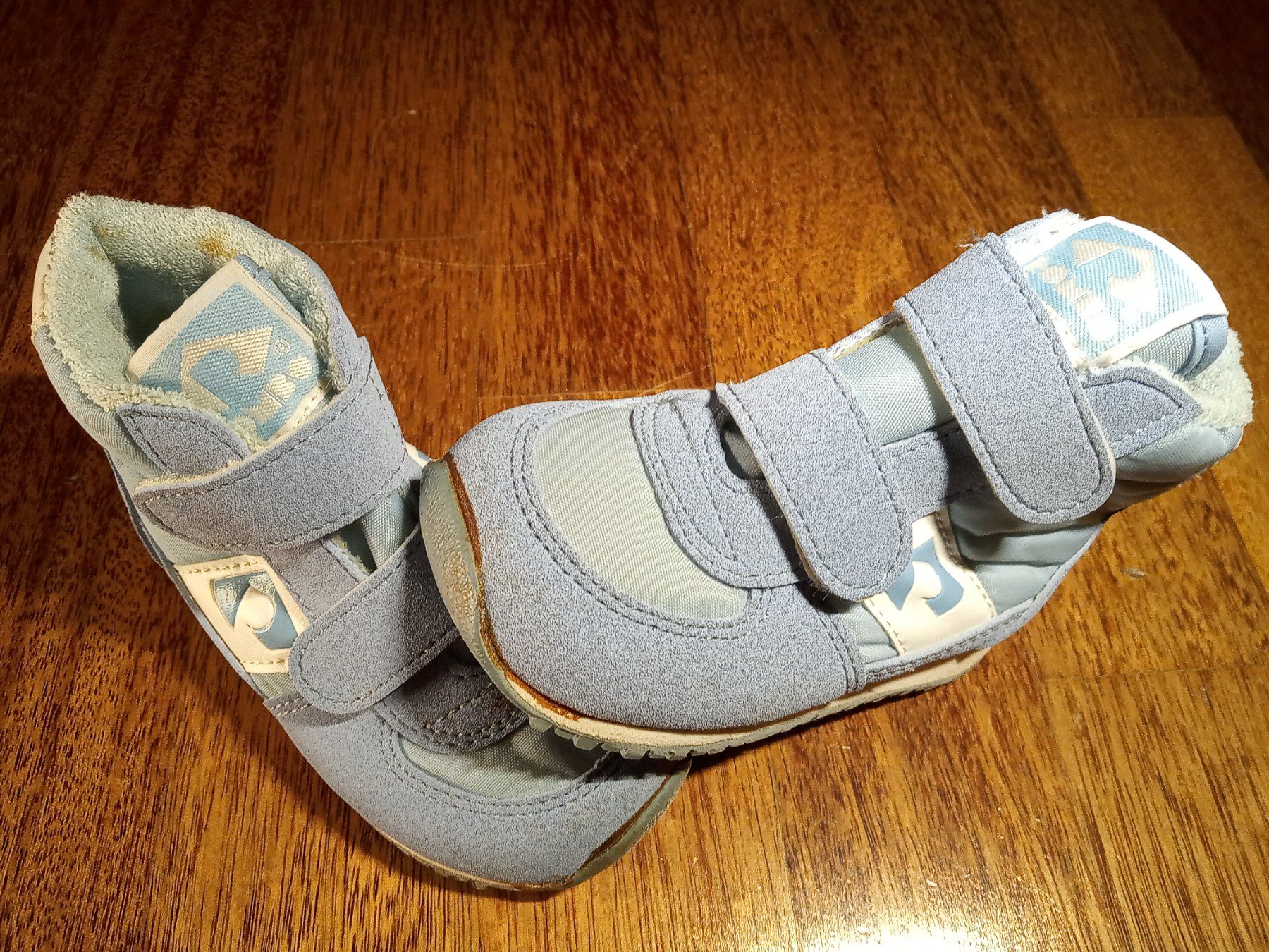 Scarpe per ragazzi: Turnschuhe Sneaker Grösse 22 – Usato da Büren SO venduto da swelch 2