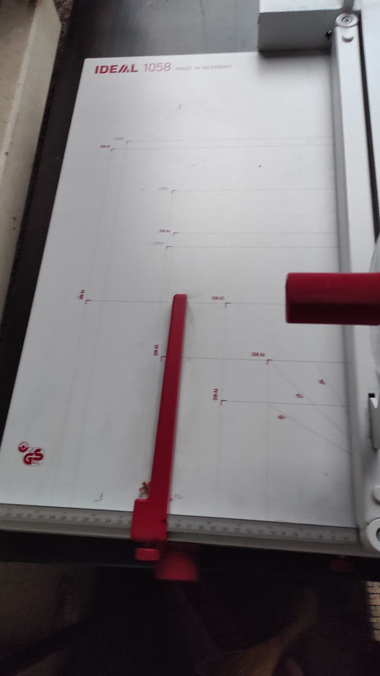 Tutti gli attrezzi: Papierscheidemaschine IDEAL 1058 – Usato da Romanshorn venduto da Mosro