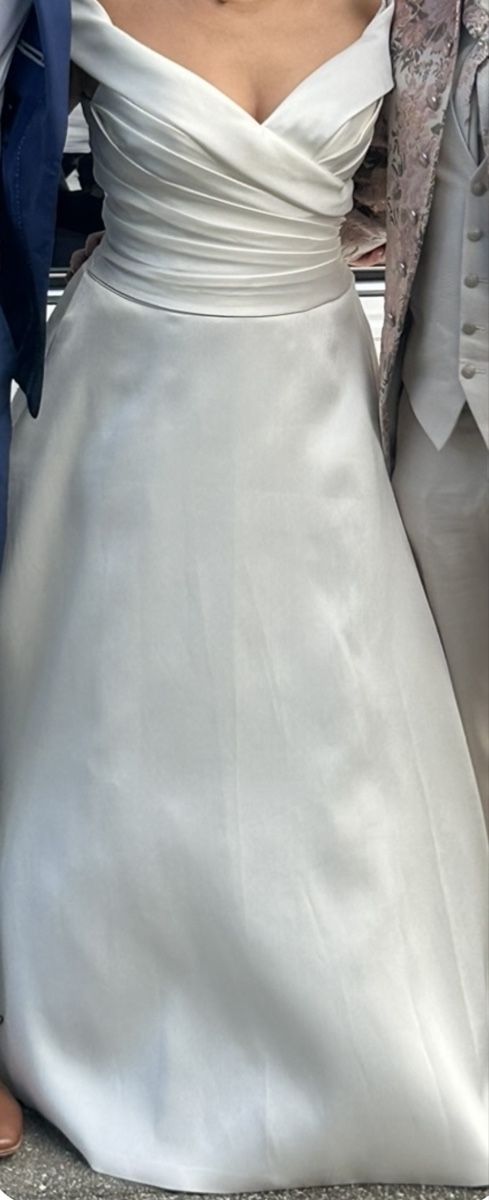 Kleider: Brautkleid JARICE Grösse 44 Elfenbein Argentin in gutem Zust – Gebraucht aus Metzerlen von sport001