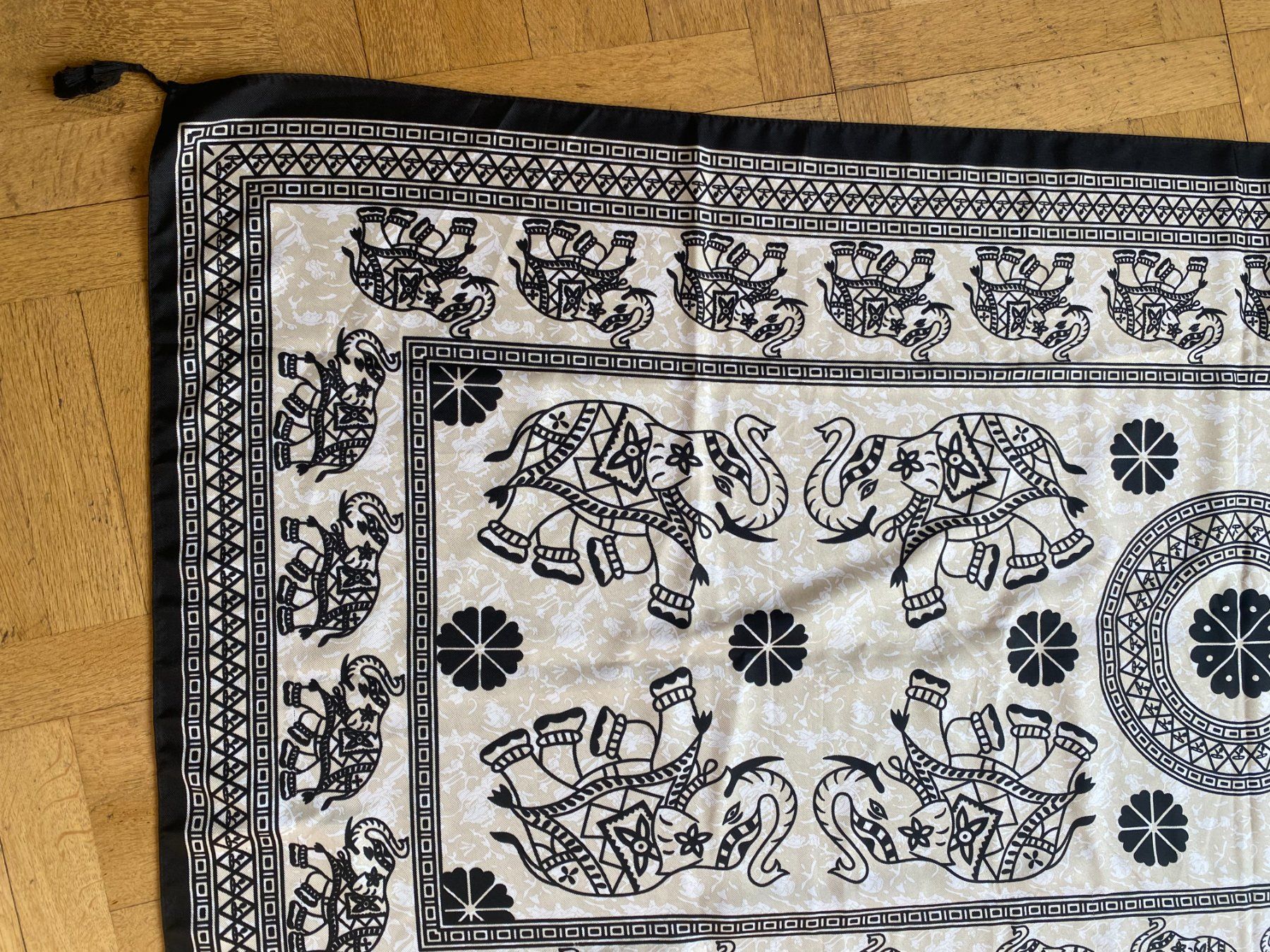 Foulard & Sciarpe: SCHAL MIT ELEFANTENMOTIV – Nuovo (secondo la descrizione) da Zürich venduto da ilj_b22t 1