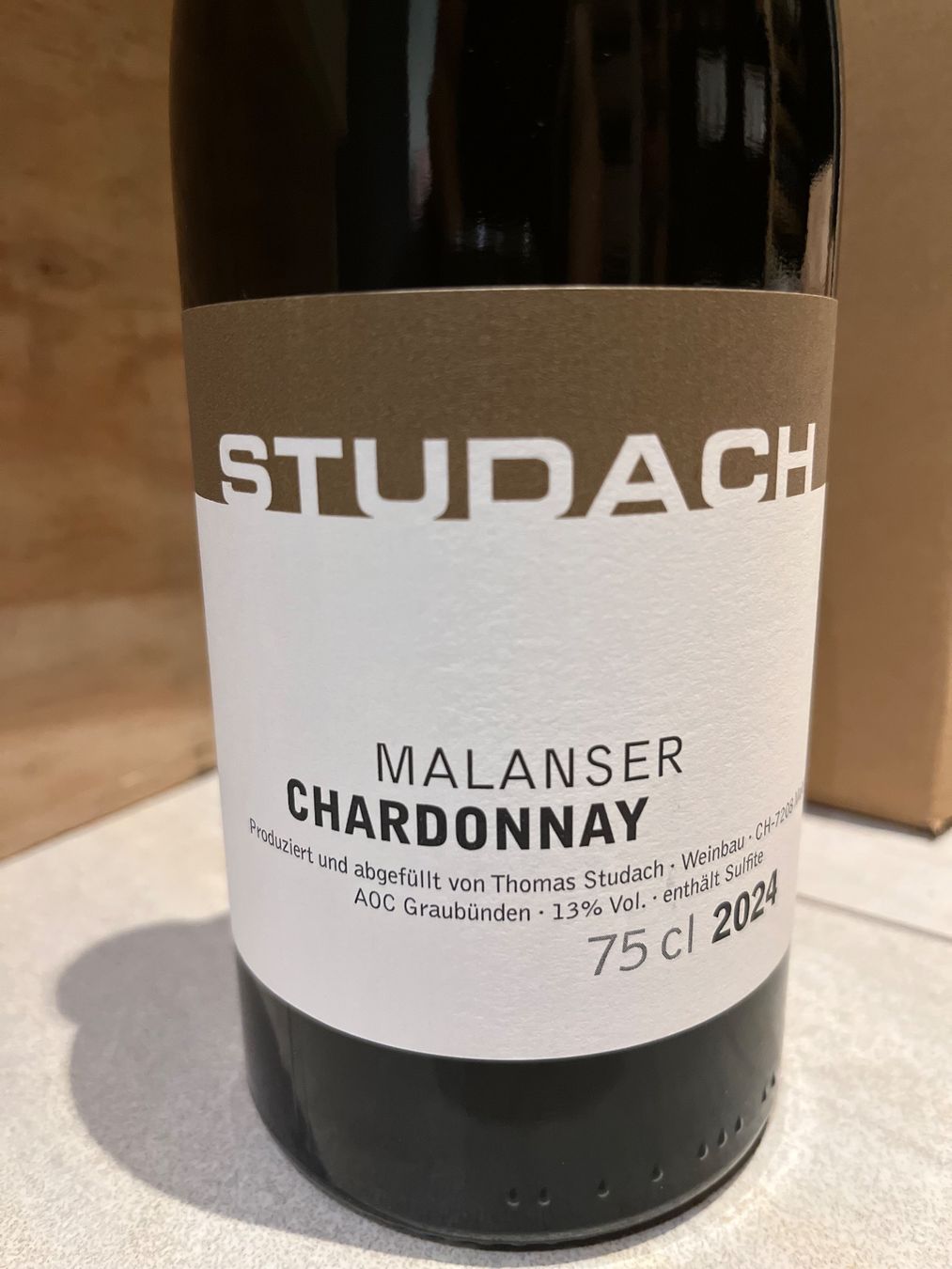 Studach Vino: Thomas Studach Chardonnay 2024 – Nuovo e nell'imballaggio originale da Liestal venduto da Rockthat 1