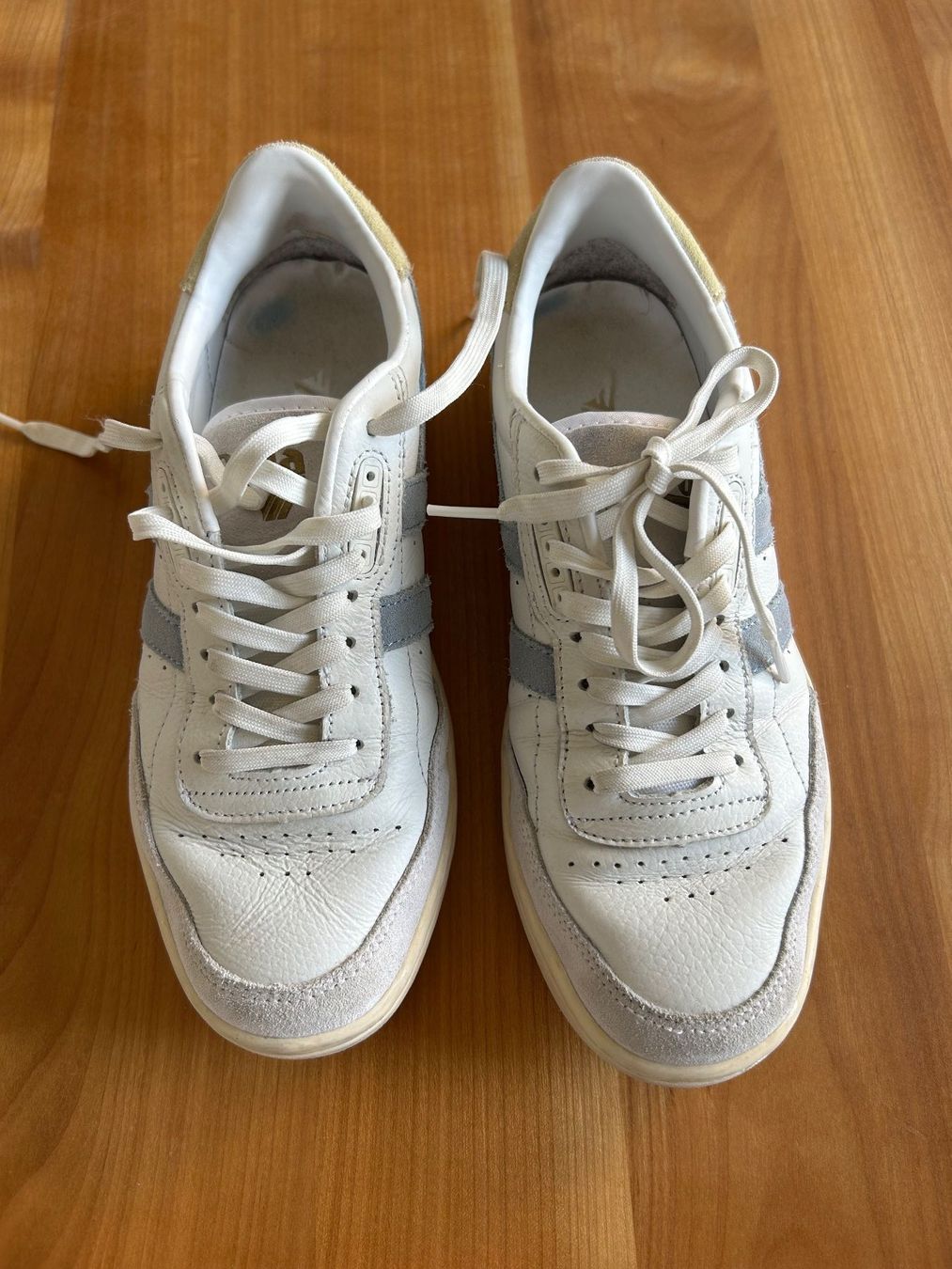 Scarpe da donna: Gola Sneakers hell – Usato da Schliern b. Köniz venduto da mar_6wsv 1