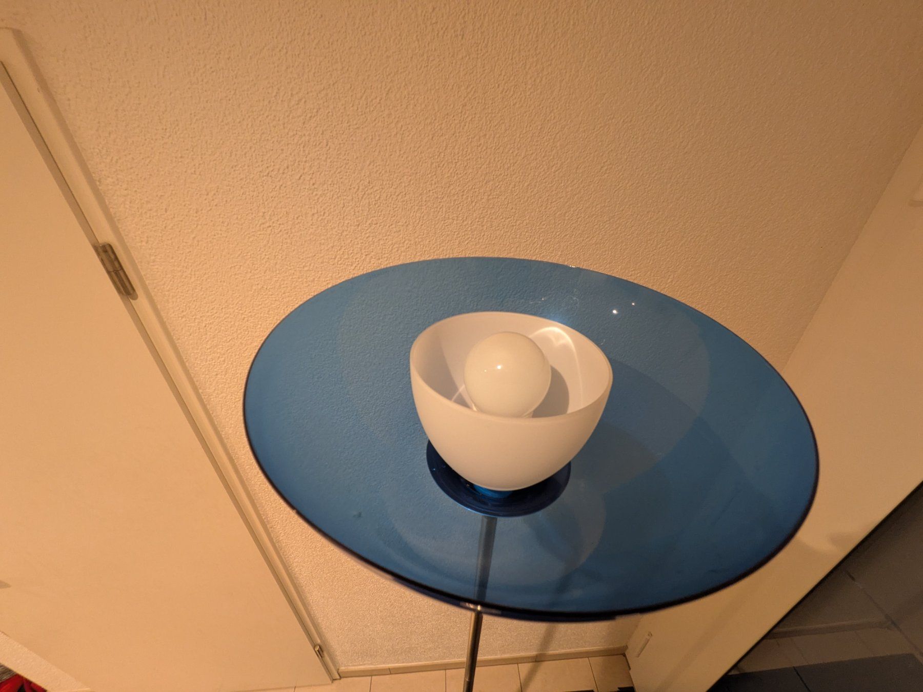 Lampade: Stehlampe blau mit Leuchtmittel – Usato da Dürnten venduto da Svenomat1 1